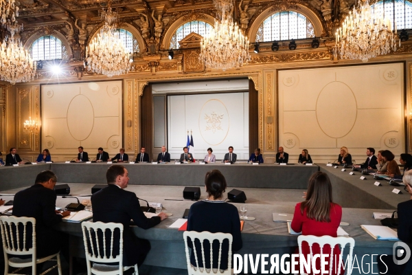 Conseil des ministres du nouveau gouvernement borne