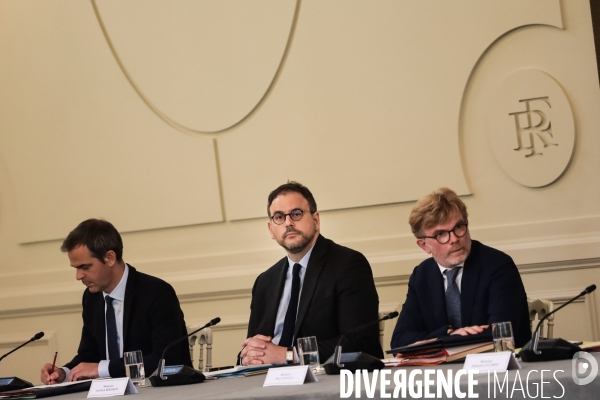 Conseil des ministres du nouveau gouvernement borne