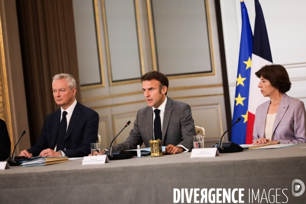 Conseil des ministres du nouveau gouvernement borne