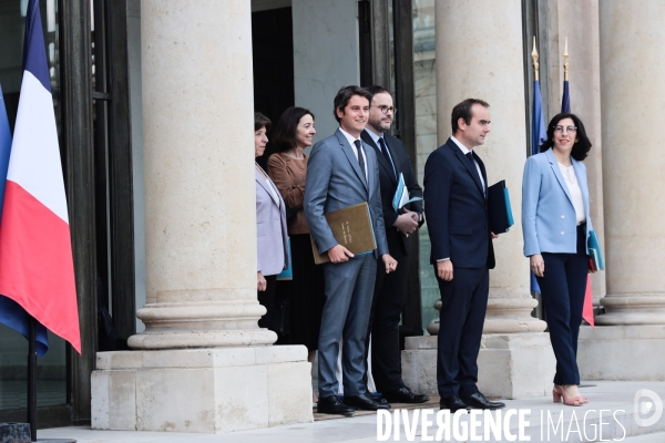 Conseil des ministres du nouveau gouvernement borne