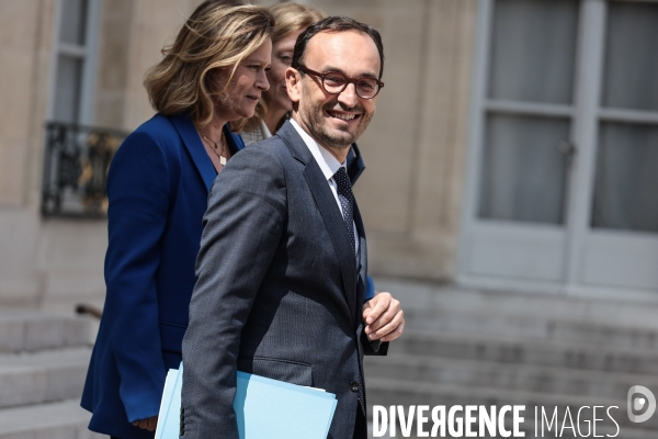 Conseil des ministres du nouveau gouvernement borne