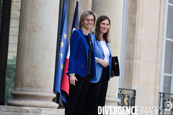 Conseil des ministres du nouveau gouvernement borne