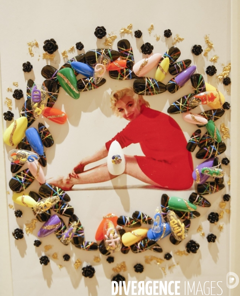 Natsuki expose ses marylin monroe avec ongles