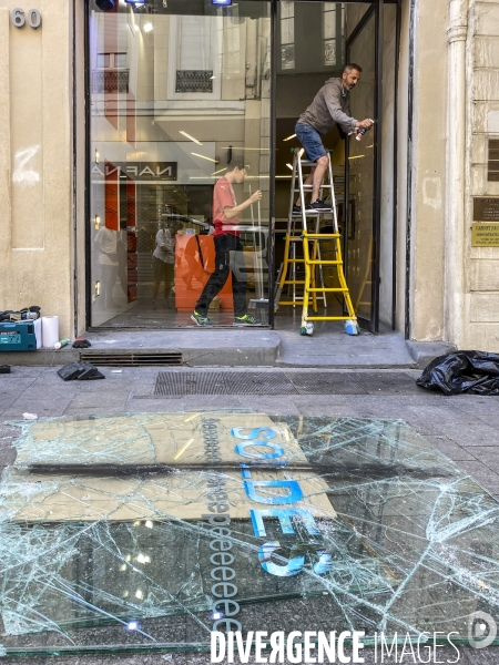 Marseille, remise en état des commerces après émeute