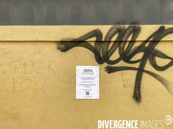 Marseille, remise en état des commerces après émeute