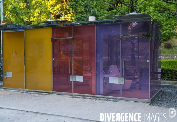 Des toilettes transparentes a  tokyo