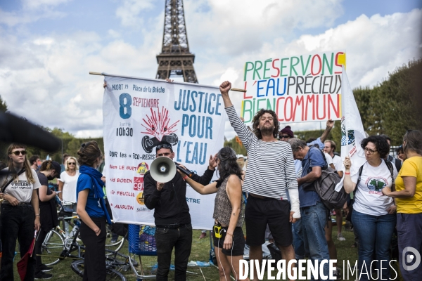 Arrivee du convoi de l eau a paris contre les bassines.