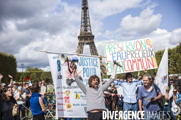 Arrivee du convoi de l eau a paris contre les bassines.