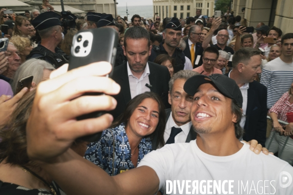Fra - sarkozy signe son livre - biarritz