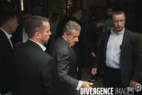 Fra - sarkozy signe son livre - biarritz