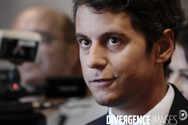 Stage de réussite pour élèves en difficulté : visite de Gabriel Attal à Torcy