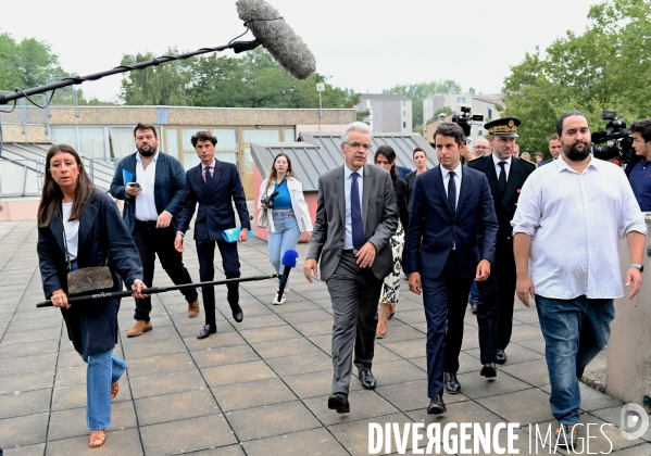 Stage de réussite pour élèves en difficulté : visite de Gabriel Attal à Torcy