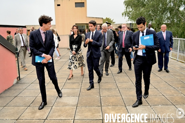 Stage de réussite pour élèves en difficulté : visite de Gabriel Attal à Torcy