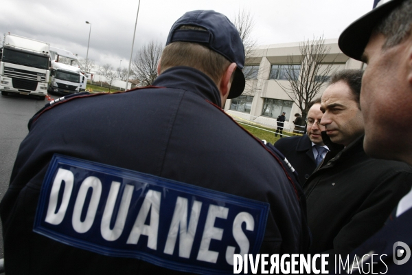Jf cope inaugure le premier scanner mobile des douanes
