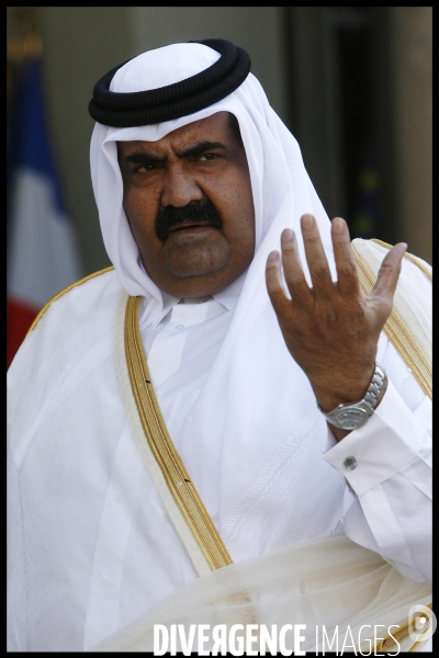 Entretien avec nicolas sarkozy a l elysee pour l emir du qatar .