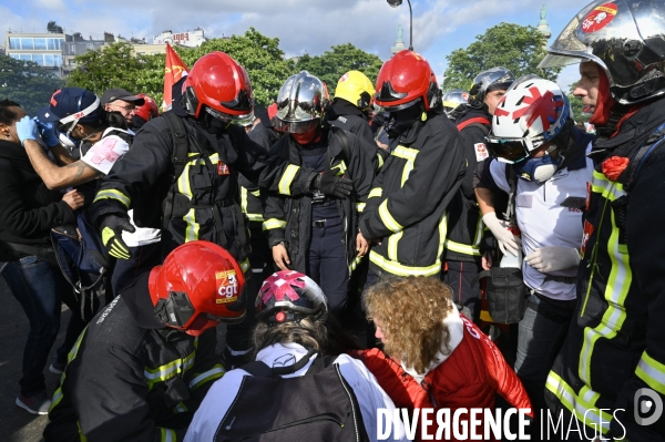 STREET MEDICS sur une manifestation du 1er mai 2023 et contre la réforme des retraites, Paris.