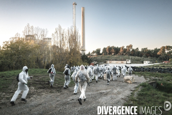 Mise à l arrêt d une usine de ciment Lafarge par un groupe de militants écologistes dans les Bouches-du-Rhône