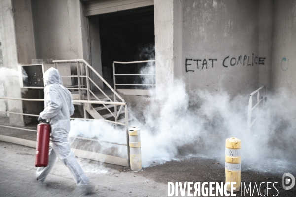 Mise à l arrêt d une usine de ciment Lafarge par un groupe de militants écologistes dans les Bouches-du-Rhône
