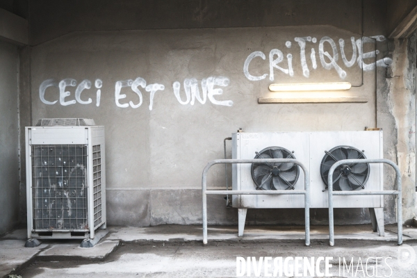 Mise à l arrêt d une usine de ciment Lafarge par un groupe de militants écologistes dans les Bouches-du-Rhône