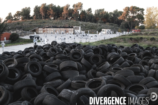 Mise à l arrêt d une usine de ciment Lafarge par un groupe de militants écologistes dans les Bouches-du-Rhône