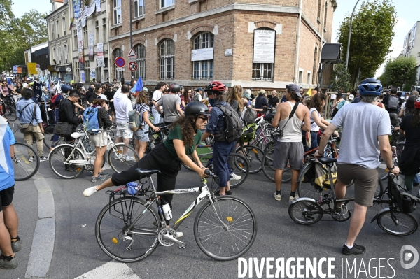 Le convoi de l eau contre les megabassines arrive à Paris