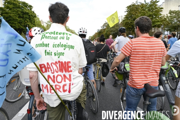 Le convoi de l eau contre les megabassines arrive à Paris