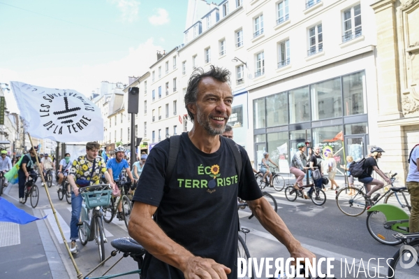 Le convoi de l eau contre les megabassines arrive à Paris