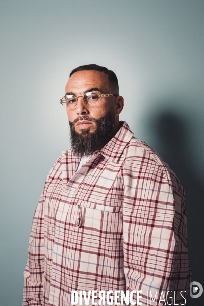 Portrait de médine, rappeur français.