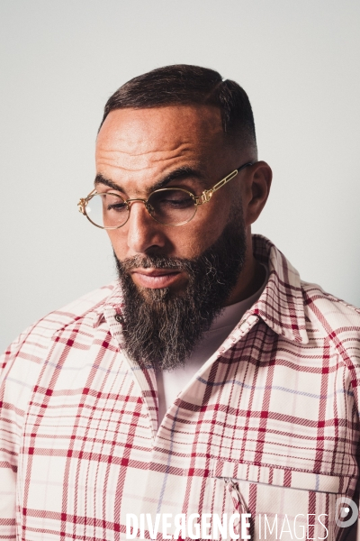 Portrait de médine, rappeur français.