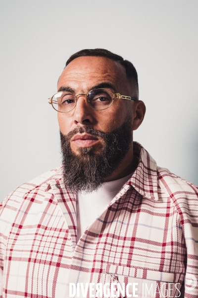 Portrait de médine, rappeur français.