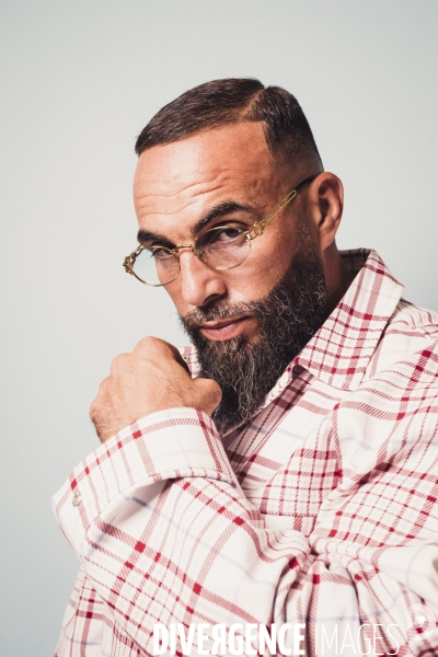 Portrait de médine, rappeur français.
