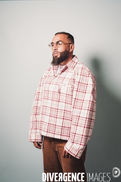 Portrait de médine, rappeur français.