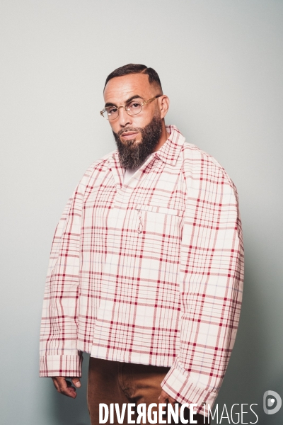 Portrait de médine, rappeur français.