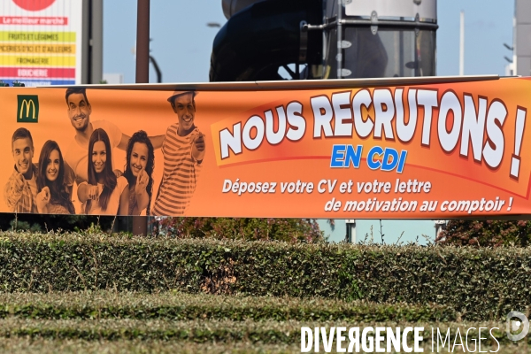 Banderole Offre d Emploi le long des routes