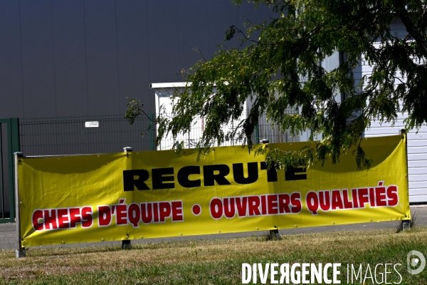 Banderole Offre d Emploi le long des routes