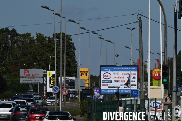 La France moche . Le gouvernement lance  un programme expérimental de transformation des zones commerciales situées à l’entrée des villes