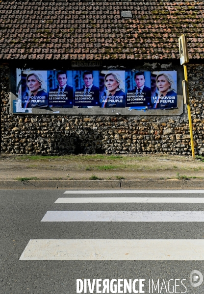 Affiches du RN dans la petite commune de Gironville