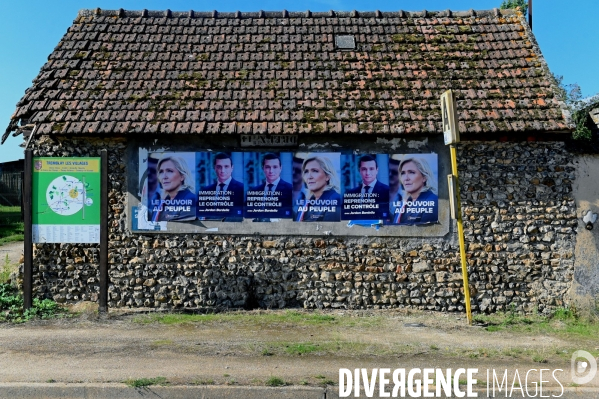 Affiches du RN dans la petite commune de Gironville
