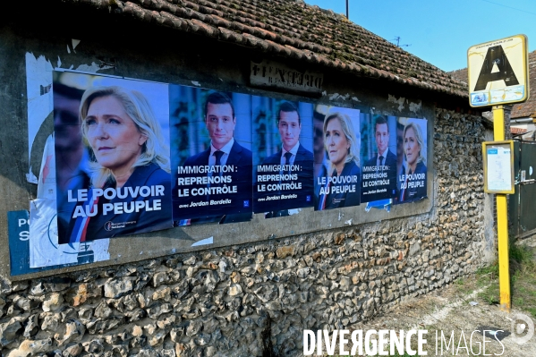 Affiches du RN dans la petite commune de Gironville