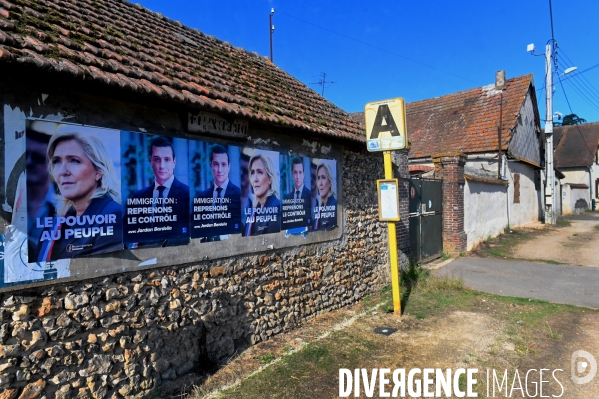 Affiches du RN dans la petite commune de Gironville