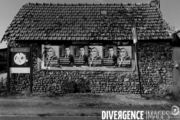 Affiches du RN dans la petite commune de Gironville