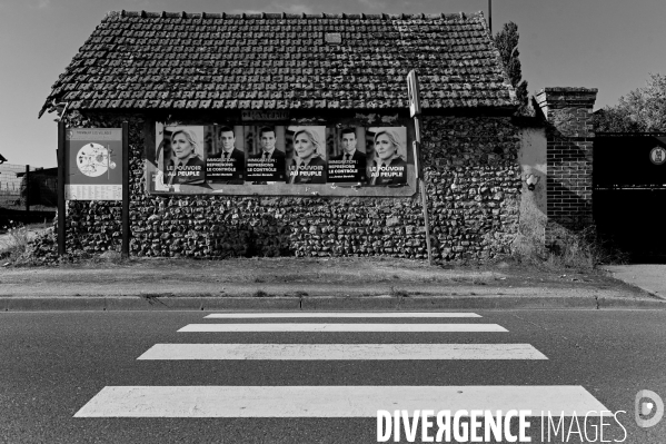 Affiches du RN dans la petite commune de Gironville