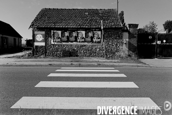 Affiches du RN dans la petite commune de Gironville
