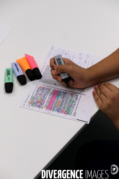 Révisions et devoirs à la bibliothèque Robert Desnos de Montreuil