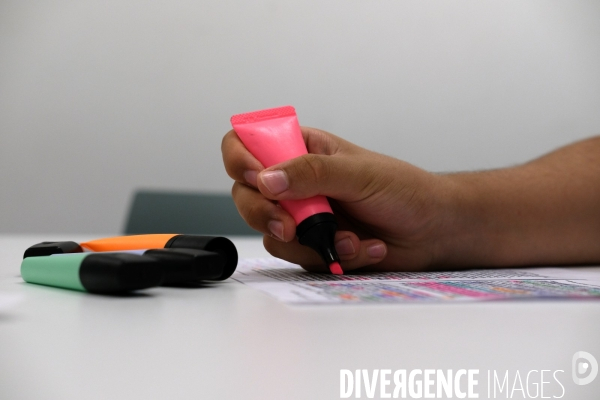 Révisions et devoirs à la bibliothèque Robert Desnos de Montreuil