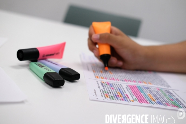 Révisions et devoirs à la bibliothèque Robert Desnos de Montreuil