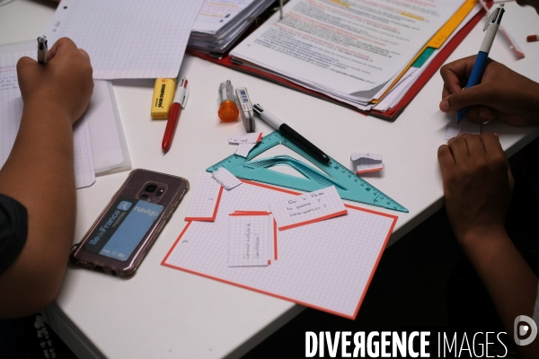 Révisions et devoirs à la bibliothèque Robert Desnos de Montreuil