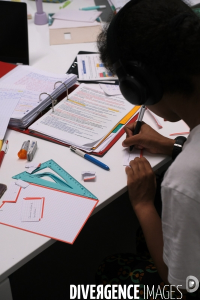 Révisions et devoirs à la bibliothèque Robert Desnos de Montreuil
