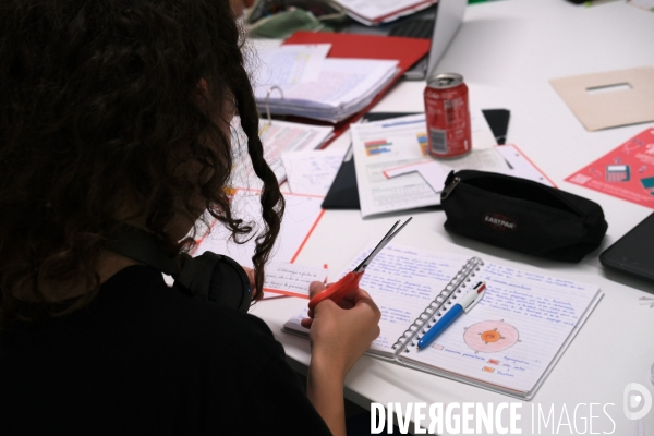 Révisions et devoirs à la bibliothèque Robert Desnos de Montreuil