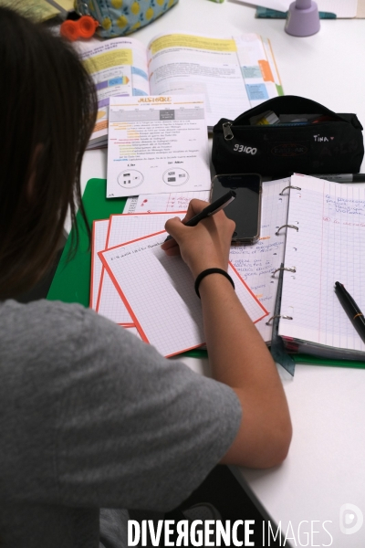 Révisions et devoirs à la bibliothèque Robert Desnos de Montreuil